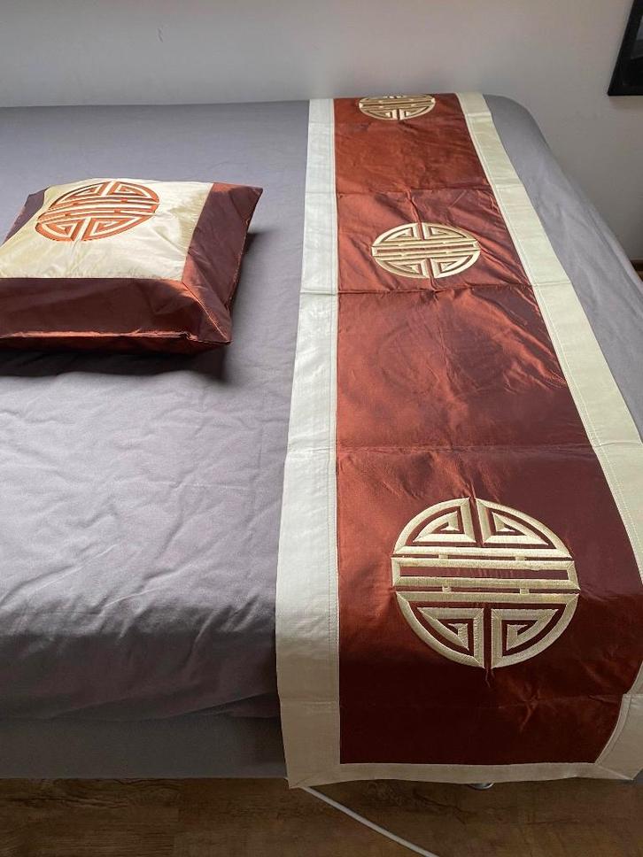 Zijden kussensloop en zijden tafelloper, Huis en Inrichting, Woonaccessoires | Kussens, Nieuw, Overige kleuren, Vierkant, Ophalen