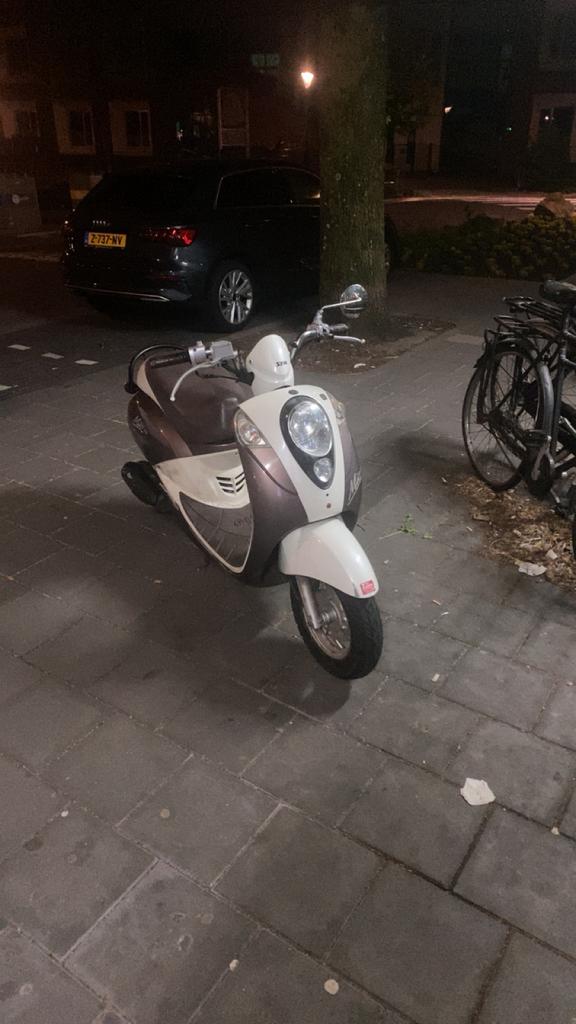 Sym mio 50, Fietsen en Brommers, Scooters | SYM, Ophalen of Verzenden, Zo goed als nieuw, Benzine, Mio