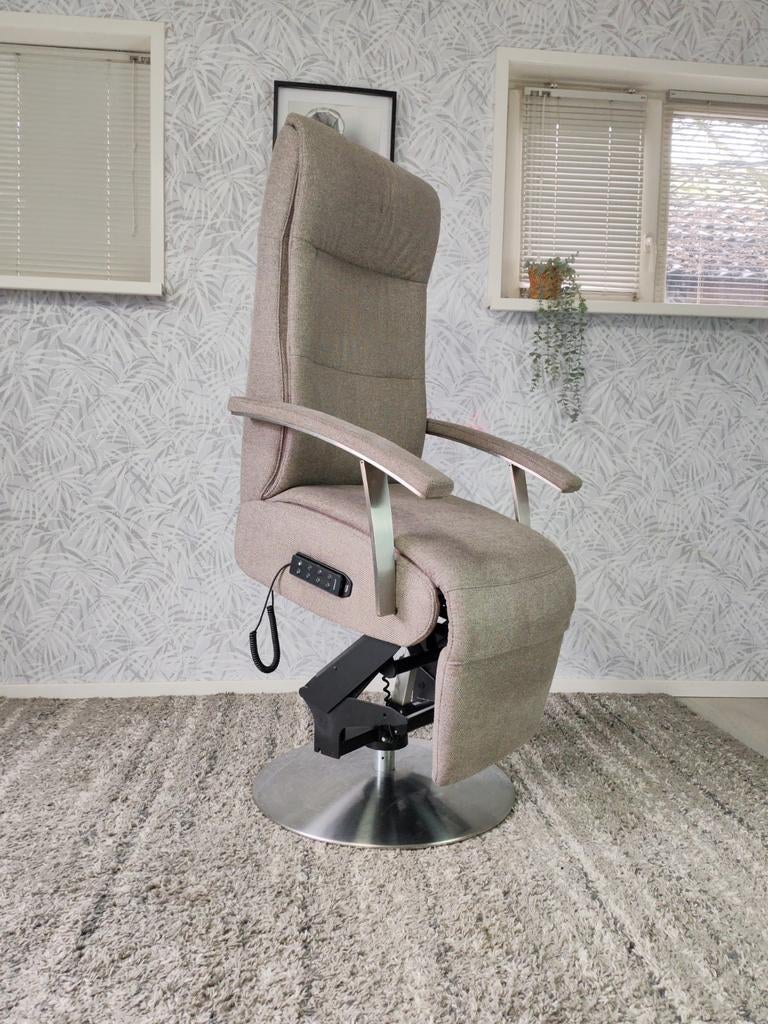 Prominent S100 luxe sta op stoel relax fauteuil op accu, Huis en Inrichting, Fauteuils, Niet bekend, Prominent, Minder dan 75 cm