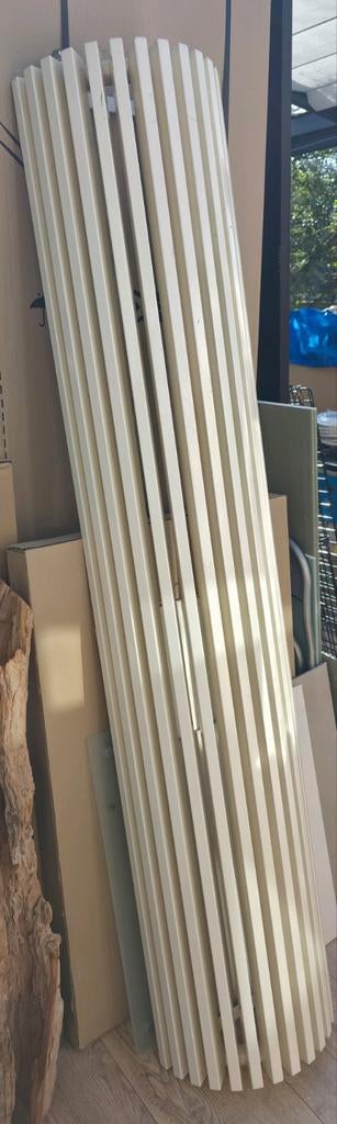Design witte radiator ronde vorm, 1,80 m hoog, Ophalen, Gebruikt