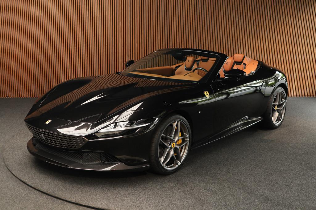 Ferrari Roma Spider 3.9 V8 Passenger display Carbon Daytona, Auto's, Ferrari, Automaat, Achterwielaandrijving, Cabriolet, 4 stoelen