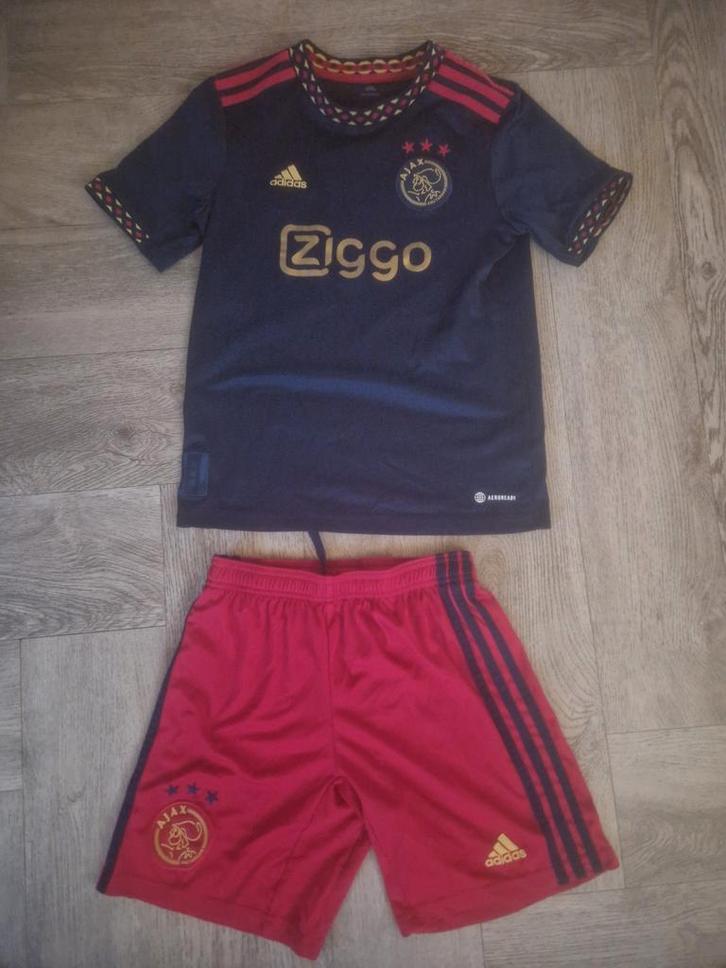 Ajax tenue maat 152 - Shirt en broekje, Kinderen en Baby's, Kinderkleding | Maat 152, Gebruikt, Jongen, Setje, Ophalen of Verzenden