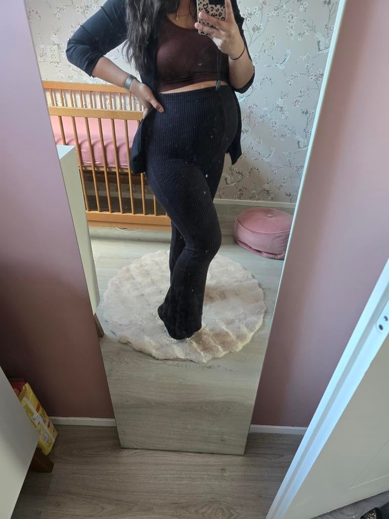 Zwangerschapsbroek rib flared pants zwart M positiebroek, Kleding | Dames, Maat 38/40 (M), Zwart, Ophalen of Verzenden, Zo goed als nieuw