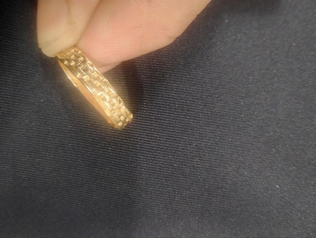 Gouden ring met uniek patroon, Sieraden, Tassen en Uiterlijk, Ringen, Ophalen of Verzenden, Zo goed als nieuw, 17 tot 18, Dame of Heer