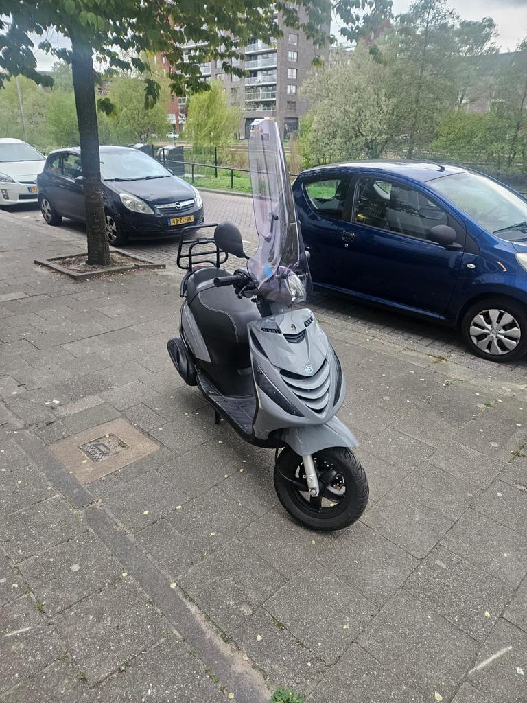 Zip 50 cc 2016, Ophalen, Zo goed als nieuw, Benzine, Zip