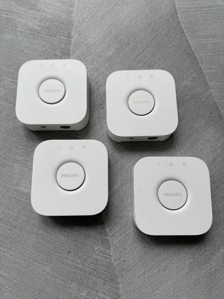 4 x Philips Hue Bridge v2.1 met kabels, Ophalen of Verzenden, Zo goed als nieuw