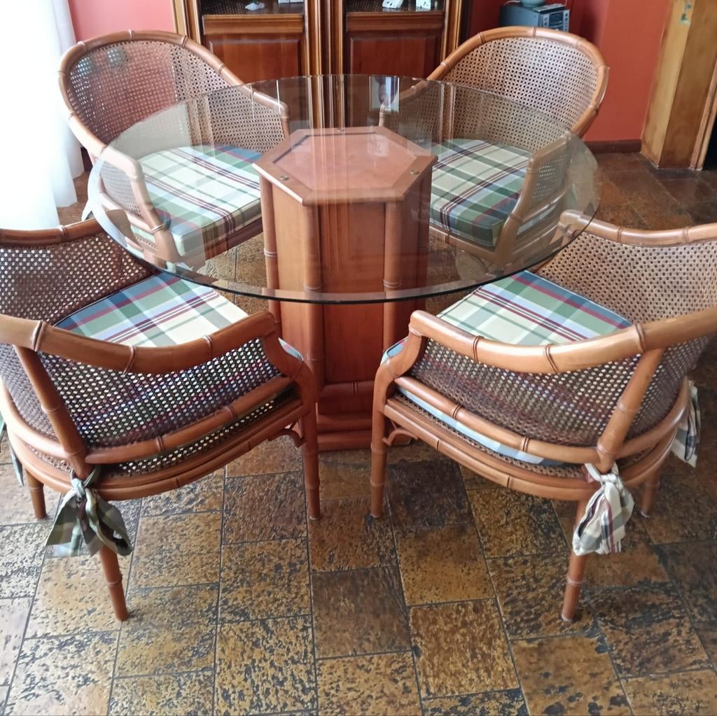 Glazen kersenhout eettafel met 4 rotan stoelen, Huis en Inrichting, Ophalen, Glas, Rond, Zo goed als nieuw