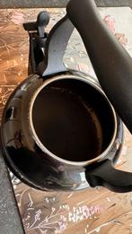 Le Creuset waterkoker 2.1L zwart fluitketel, 2 liter of meer, Ophalen of Verzenden, Gebruikt, Rvs