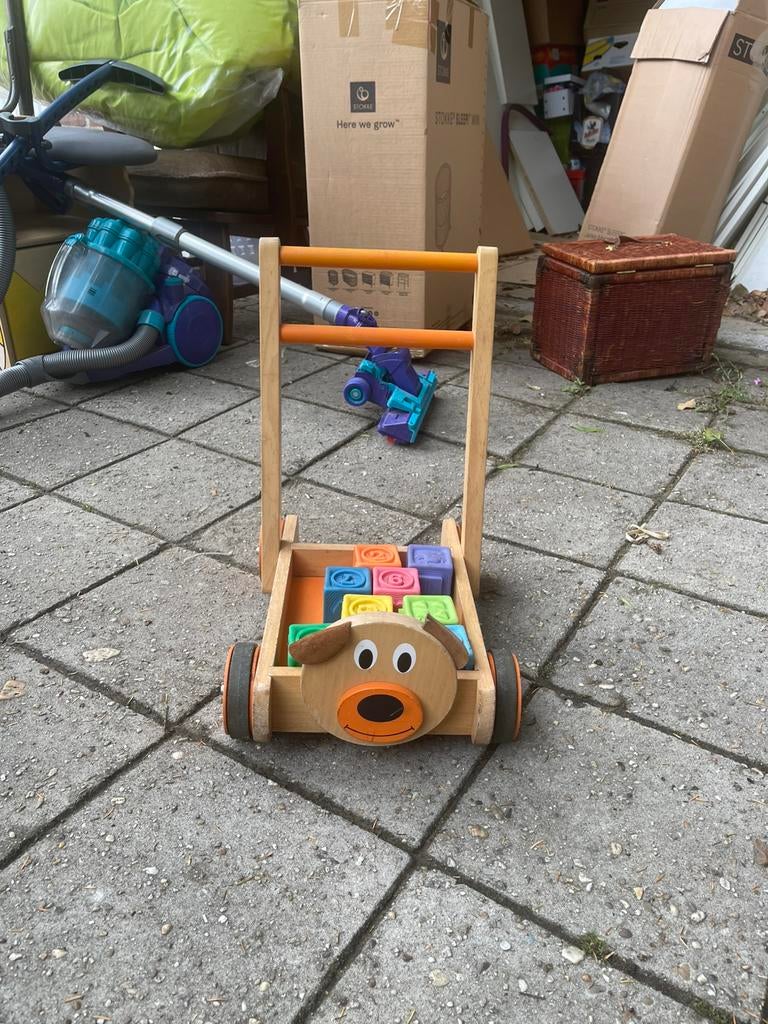 Houten duwkar met blokken 5 euro, Ophalen, Zo goed als nieuw