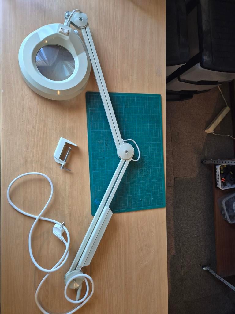 Luxo loep/lamp met tafelklem model lfm 101 ax, Ophalen, Zo goed als nieuw, Loeplamp