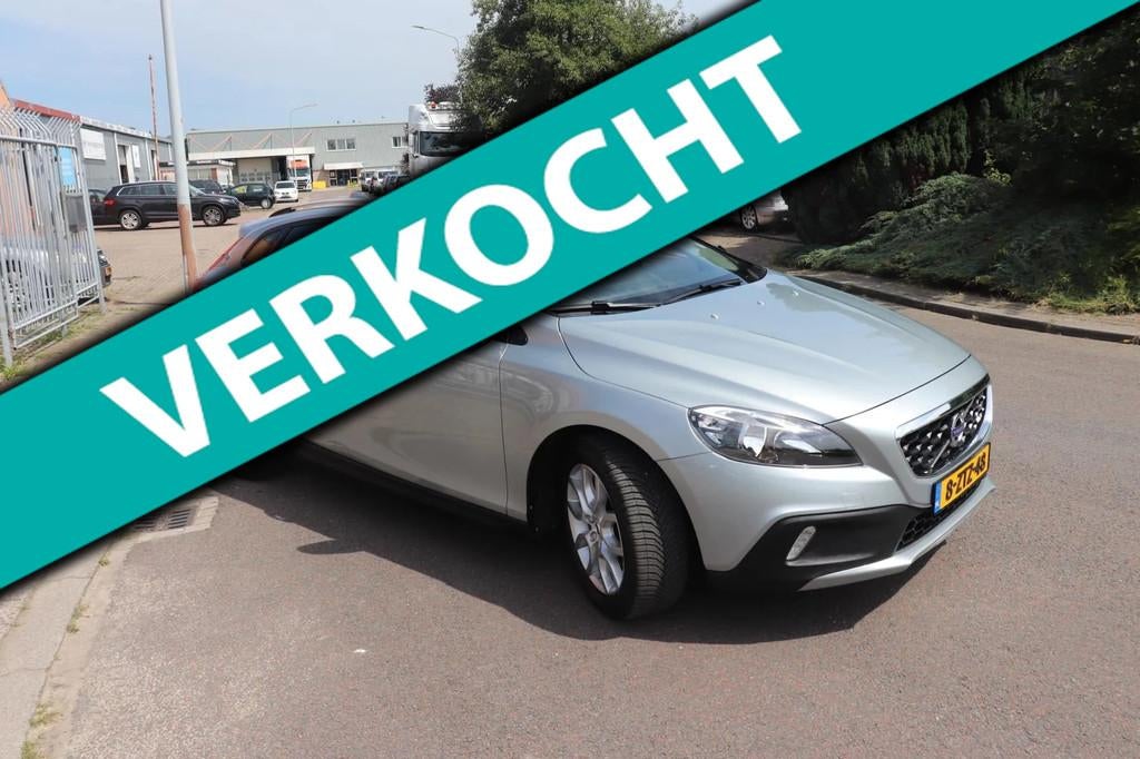 Volvo V40 CROSS COUNTRY Nw distributie, APK 5 2027, Voorwielaandrijving, Stof, Gebruikt, Zwart