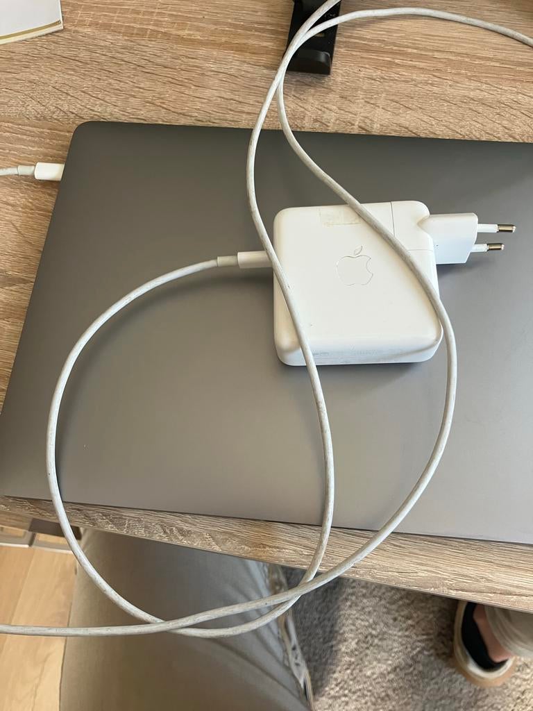 MacBook Pro 13 inch 2019 touchbar, Computers en Software, Apple Macbooks, MacBook Pro, 2 tot 3 Ghz, Qwerty, 8 GB