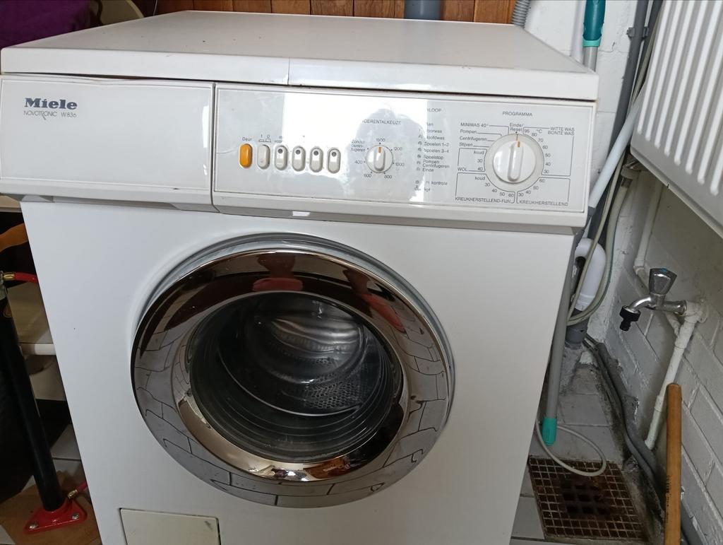 Miele Novotronic W836 Wasmachine - Betrouwbaar en Degelijk, Gebruikt, Ophalen of Verzenden, Voorlader, Wolwasprogramma