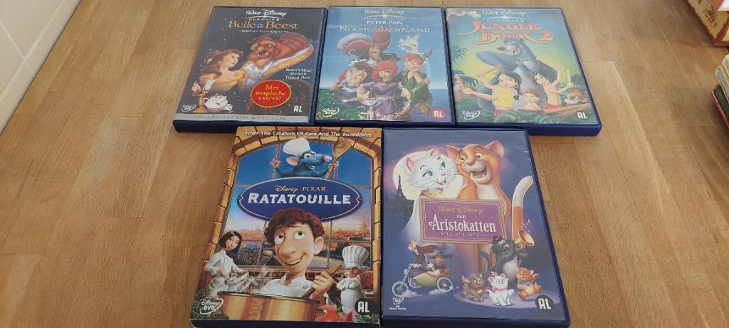 5 disney dvds, Verzamelen, Disney, Ophalen of Verzenden, Overige figuren, Zo goed als nieuw, Beeldje of Figuurtje