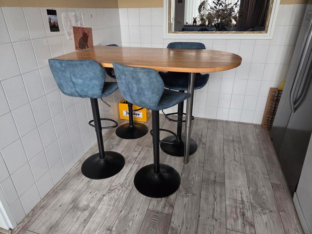 Hoge tafel met 4 verstelbare stoelen, Ophalen, Inclusief barstoelen