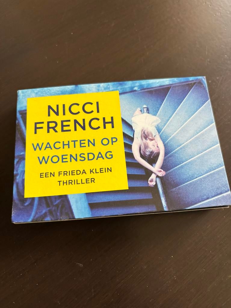 Wachten op Woensdag - Nicci French, Boeken, Thrillers, Ophalen of Verzenden, Gelezen, Europa overig