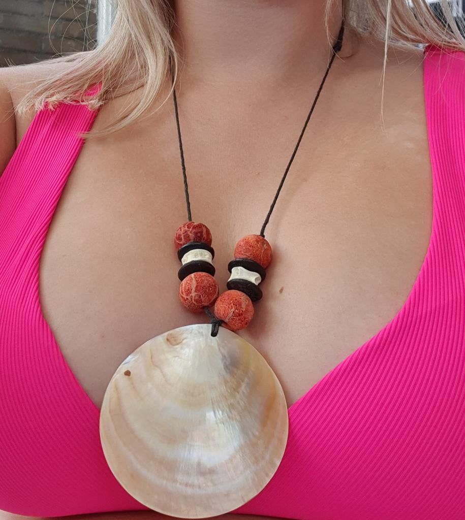 Statement ketting parelmoer look rood boho, Sieraden, Tassen en Uiterlijk, Kettingen, Ophalen of Verzenden, Nieuw, Rood, Overige materialen