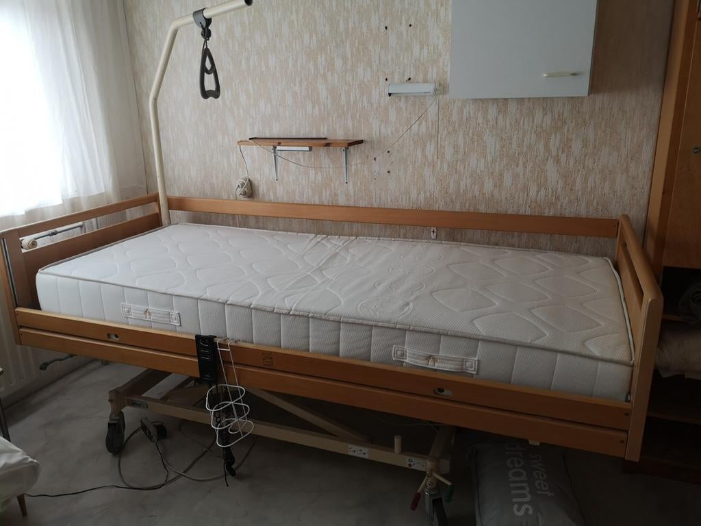 Hoog laagbed zorgbed extra lang Invacare, Ophalen, 90 cm, Eenpersoons, Bruin
