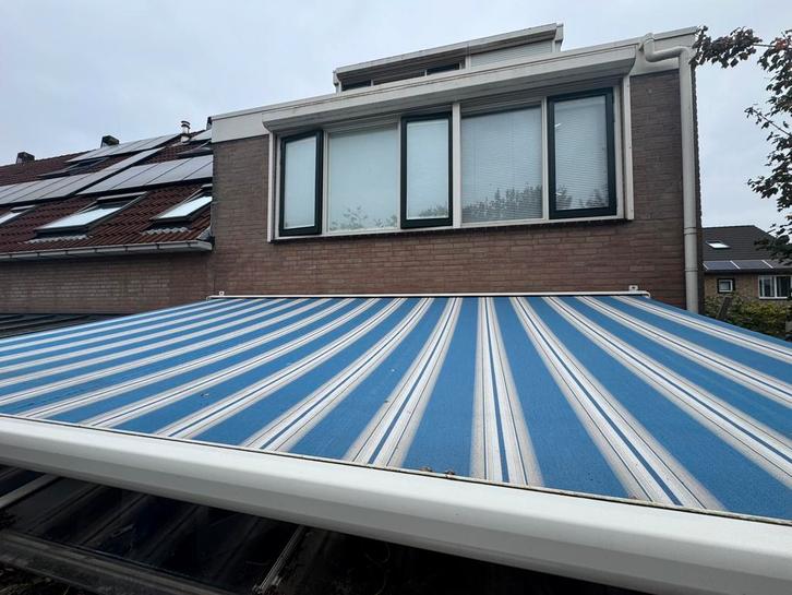 Knikarm zonnescherm 5x3 met somfy motor, Tuin en Terras, Zonneschermen, Zo goed als nieuw, Knikarmscherm, 150 tot 300 cm, Ophalen