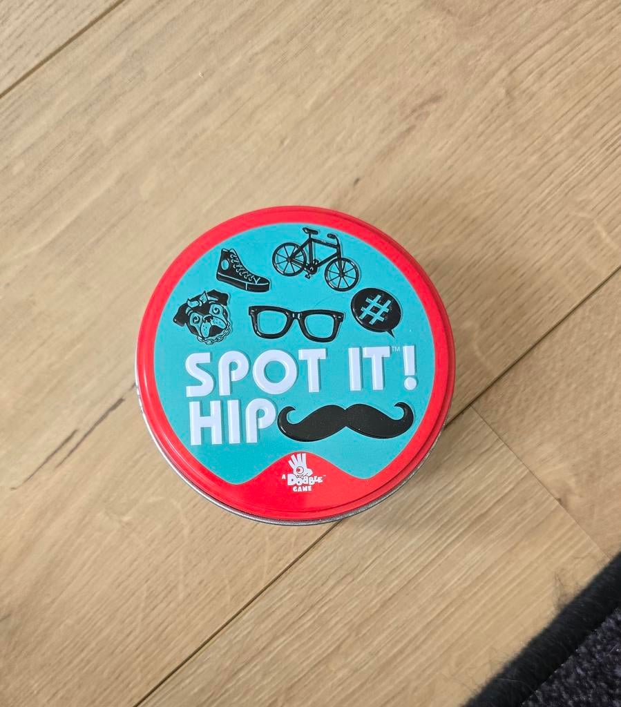 Spot It! Hip Dobble Game - Reisspel, Dobble, Ophalen of Verzenden, Zo goed als nieuw, Vijf spelers of meer