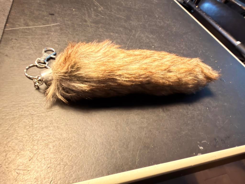 Vossestaart sleutelhanger, Ophalen