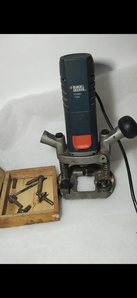 Black & Decker KW800 Bovenfrees 710W met freesset, Gebruikt, Ophalen of Verzenden, Black & Decker, Bovenfrees