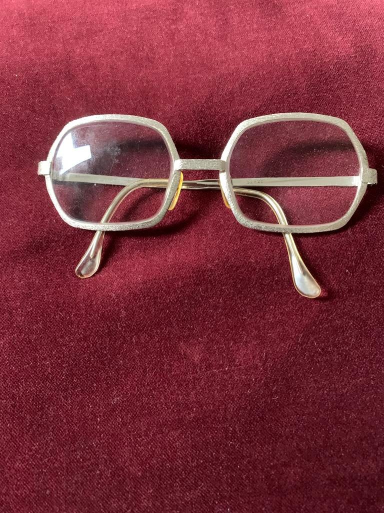 Vintage brilmontuur - Uniek en stijlvol +geborduurd briletui, Overige merken, Gebruikt, Ophalen of Verzenden, Grijs