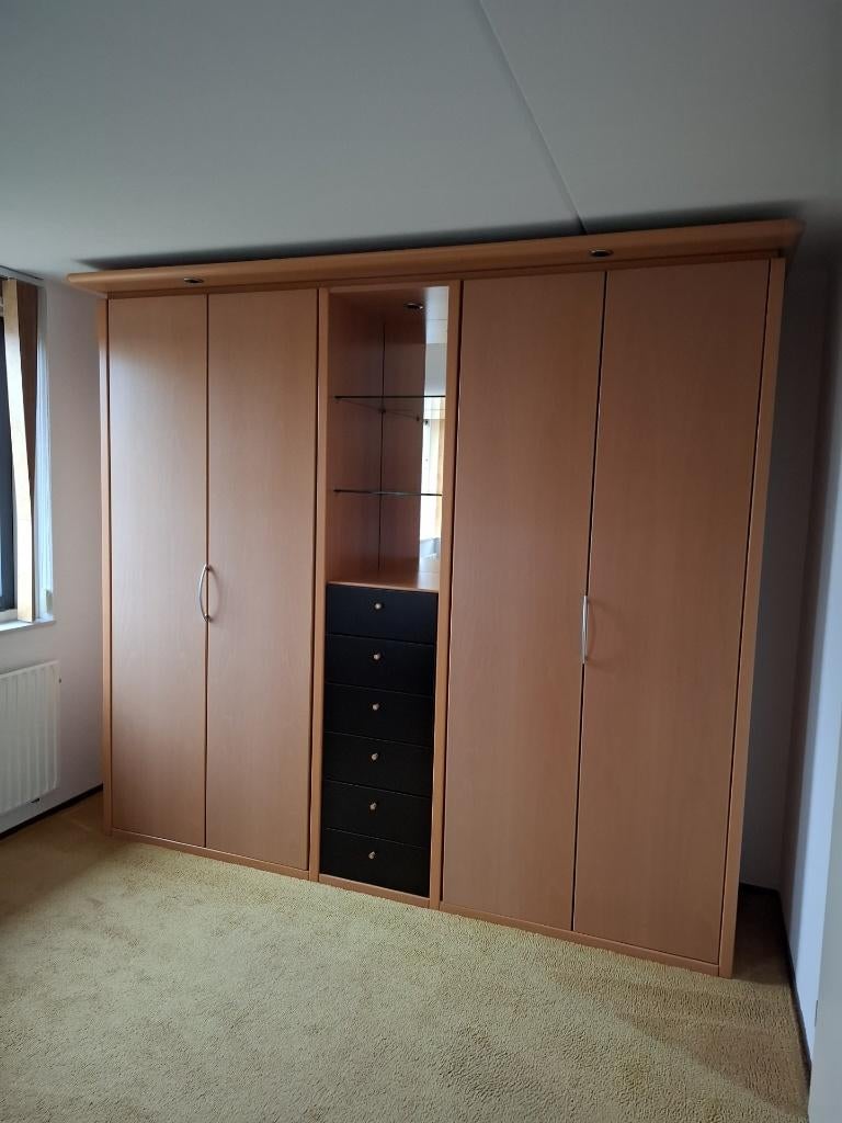 Hulsta Kleding Kast, Met deur(en), 250 tot 300 cm, Gebruikt, 200 cm of meer