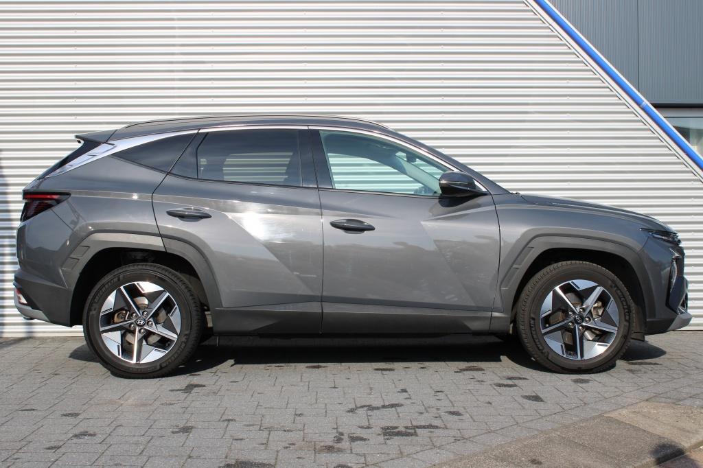 Hyundai Tucson 1.6 T-GDI HEV Comfort (bj 2024, automaat), Stof, Gebruikt, 4 cilinders, 1360 kg