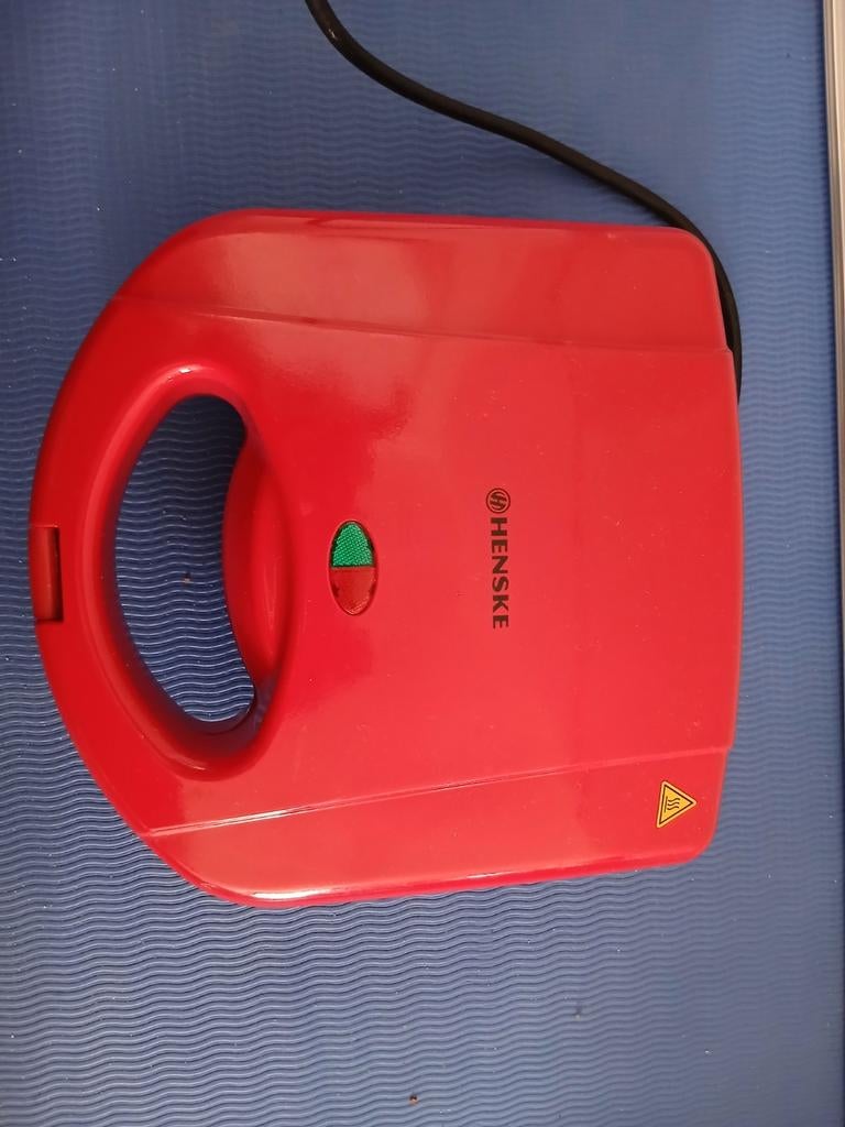 HENSKE tosti-apparaat rood, Witgoed en Apparatuur, Contactgrills, Ophalen of Verzenden, Gebruikt