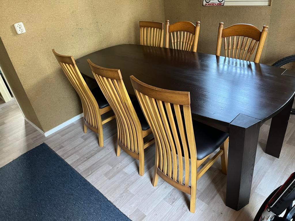 Stevige grote houten eettafel, Ophalen, Gebruikt, 6 tot 8 stoelen