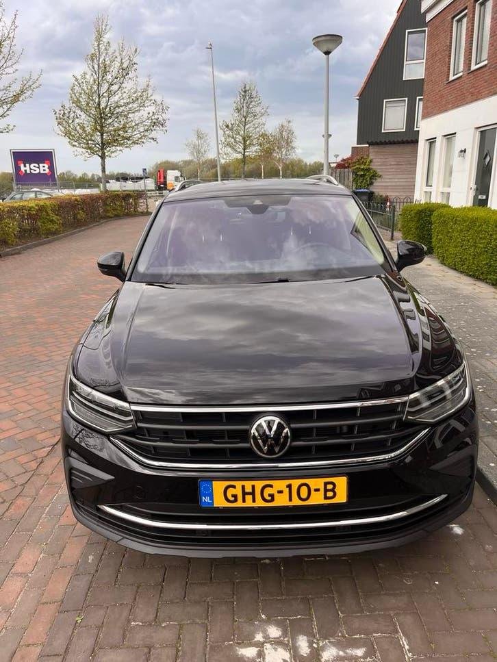 Volkswagen Tiguan 1.5 TSI 150pk 2023 Zwart, Auto's, Volkswagen, Voorwielaandrijving, 4 cilinders, Zwart, Bedrijf