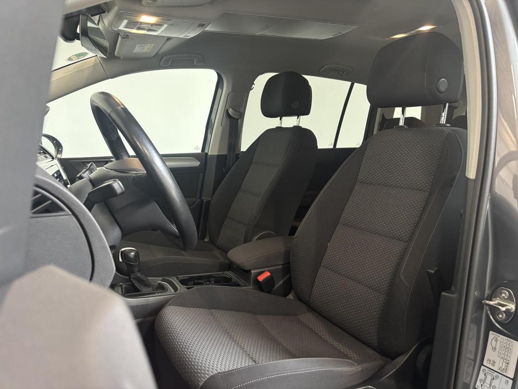 Volkswagen Touran 1.5 TSI 150pk DSG Comfortline 7p | Navigat, Stof, Zwart, 4 cilinders, 150 pk
