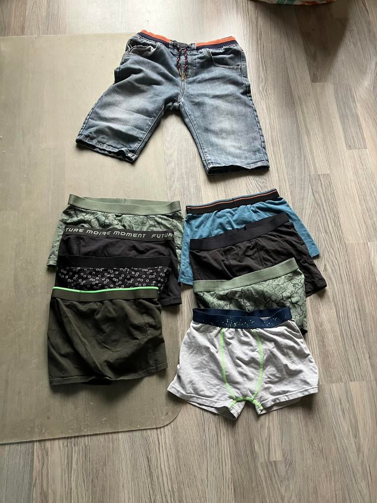 Leuke bermuda en 8 stuks ondergoed maat 158 koopje, Kinderen en Baby's, Kinderkleding | Maat 158, Ophalen of Verzenden, Zo goed als nieuw