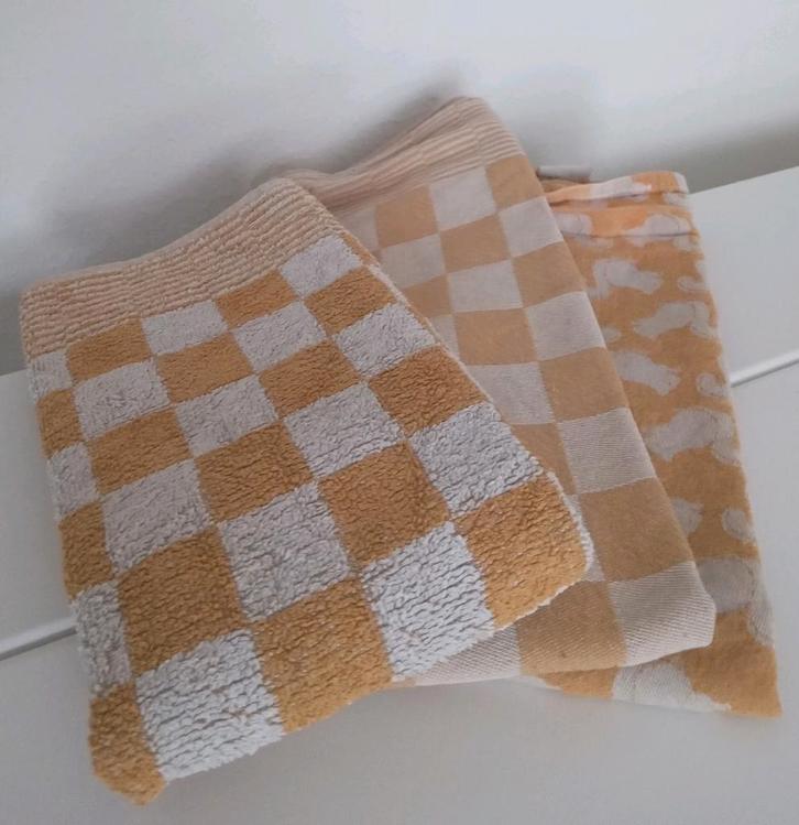 Theedoek 1 geblokte set + 2 verschillende (zie foto's), Huis en Inrichting, Keuken | Textiel, Zo goed als nieuw, Theedoek of Handdoek