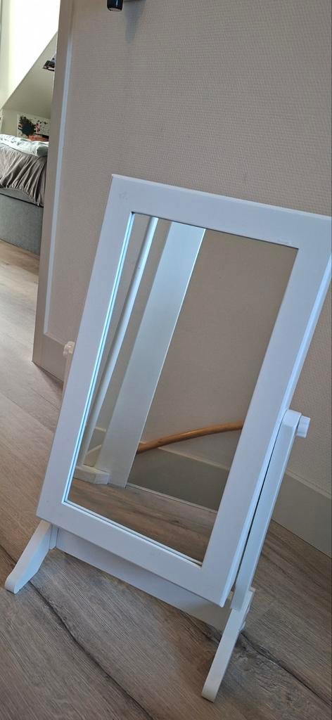 Sieraden opbergkastje wit breedte= 36 Hoogte= 62,5, Ophalen, Zo goed als nieuw, Wit, Met spiegeltje(s)