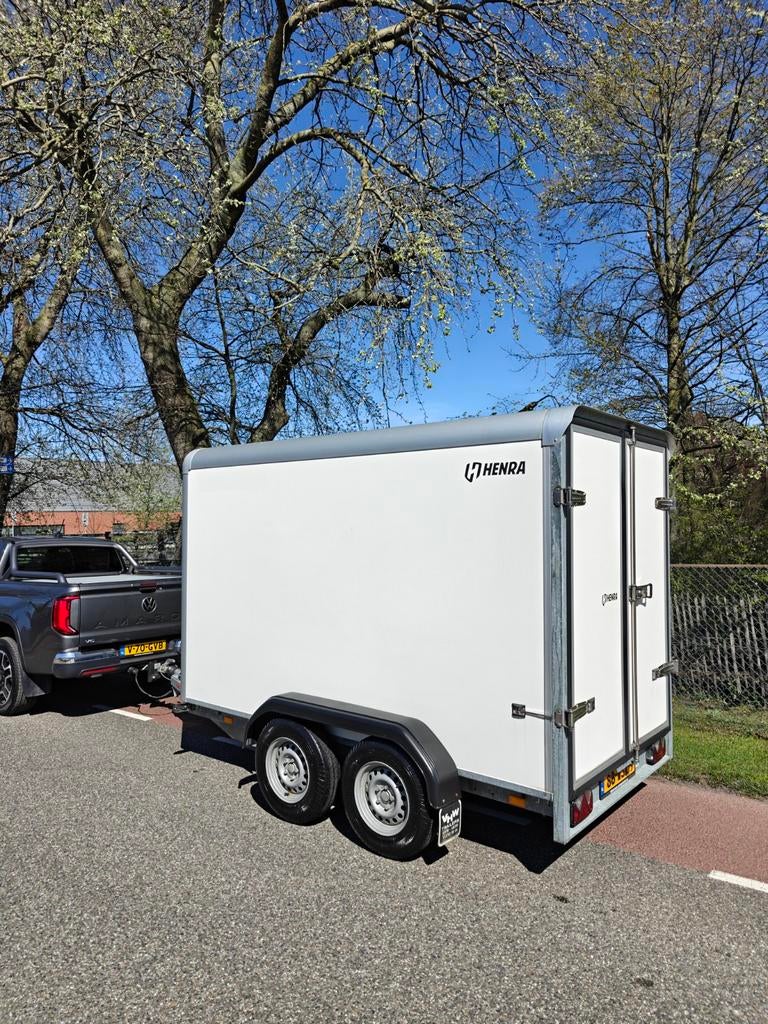 Henra gesloten aanhanger 2700KG, Ophalen of Verzenden, Zo goed als nieuw