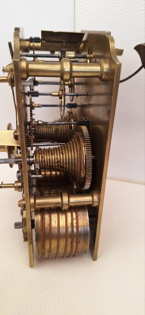 Antieke regulateur met dubbel snekuurwerk, Ophalen