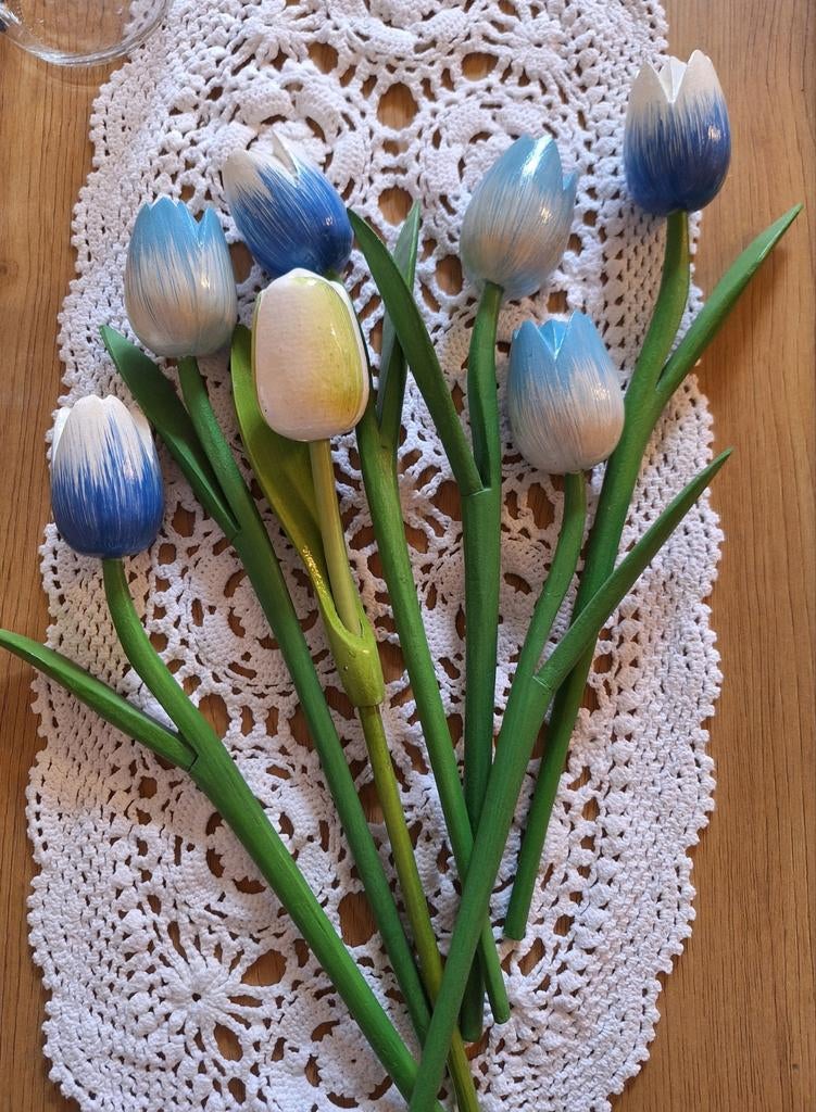 Een bos houten tulpen, Ophalen of Verzenden