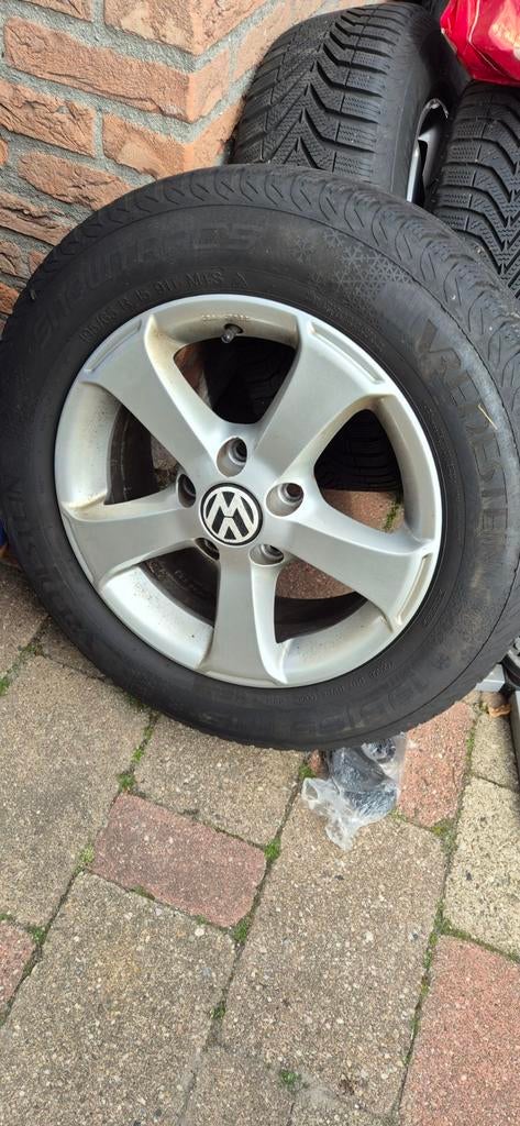 4 VW velgen met winterbanden 195/65 R15, Auto-onderdelen, Banden en Velgen, Gebruikt, 15 inch, Banden en Velgen, Personenwagen