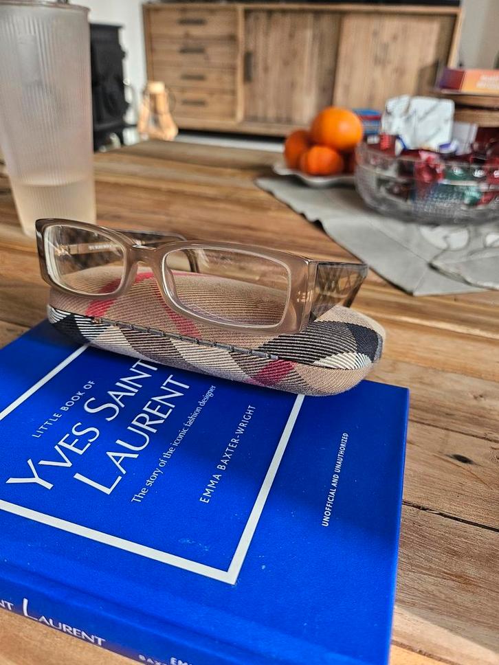 Burberry bril met klassiek ruitpatroon, Sieraden, Tassen en Uiterlijk, Zonnebrillen en Brillen | Dames, Zo goed als nieuw, Bril