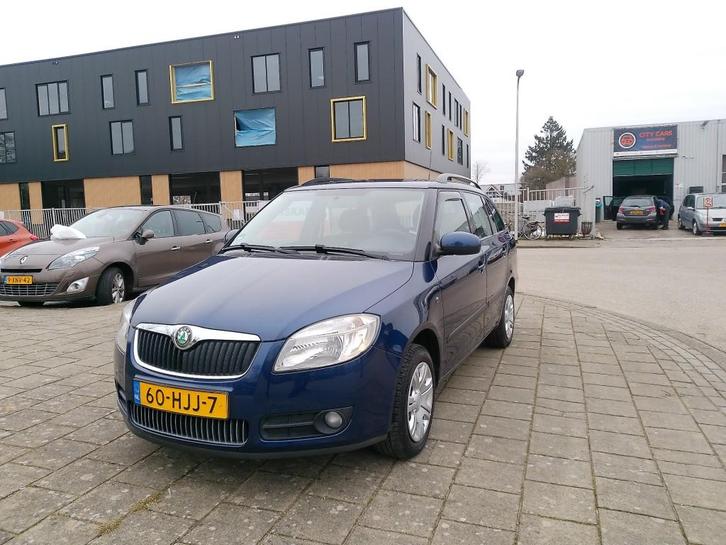 Skoda FABIA 1.6-16V AMBIENTE, Auto's, Skoda, Bedrijf, Fabia, ABS, Airbags, Airconditioning, Android Auto, Boordcomputer, Centrale vergrendeling