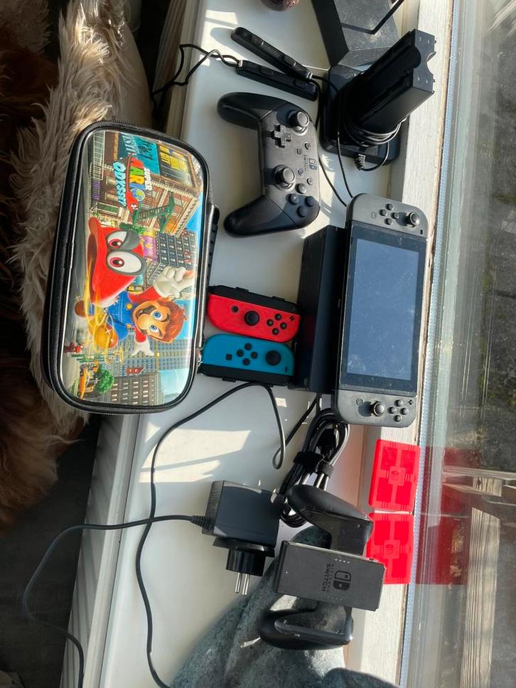 Nintendo switch grijs - evt extra joycons of pro controller, Spelcomputers en Games, Spelcomputers | Nintendo Switch, Zo goed als nieuw