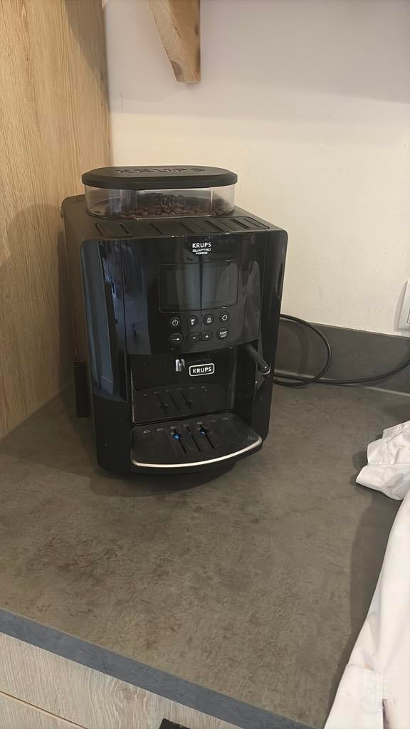 Krups quattro force, Witgoed en Apparatuur, Koffiezetapparaten, Ophalen, Afneembaar waterreservoir, Gebruikt, Koffiemachine