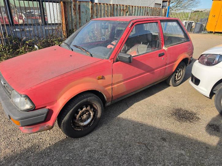 Toyata starlet 1989, Auto's, Mazda, Bedrijf, Benzine, D, Hatchback, Handgeschakeld, Origineel Nederlands, Zilver of Grijs, Zwart