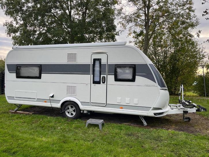 Hobby 560 FC Caravan, Caravans en Kamperen, Caravans, Particulier, tot en met 5, 1250 - 1500 kg, Rondzit, Hobby, 2 aparte bedden