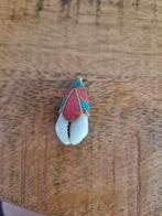 Antieke, Tibetaanse hanger. Schelp met turquoise en koraal.