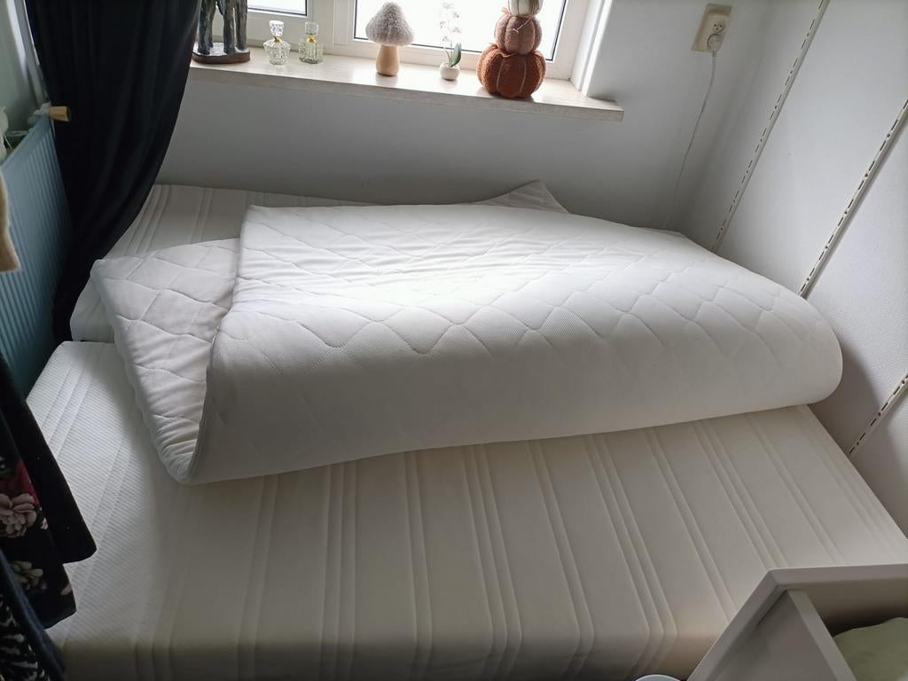 2 losse bedden met matras en topper, Ophalen, Zo goed als nieuw, Tweepersoons, 140 cm