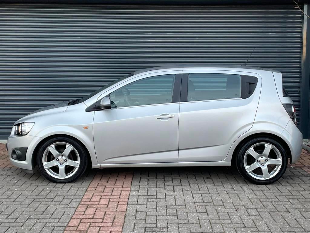 Chevrolet Aveo 1.4 LTZ Parkeersensor | Cruise | Bluetooth |, Auto's, Chevrolet, Voorwielaandrijving, Euro 5, Gebruikt, 4 cilinders