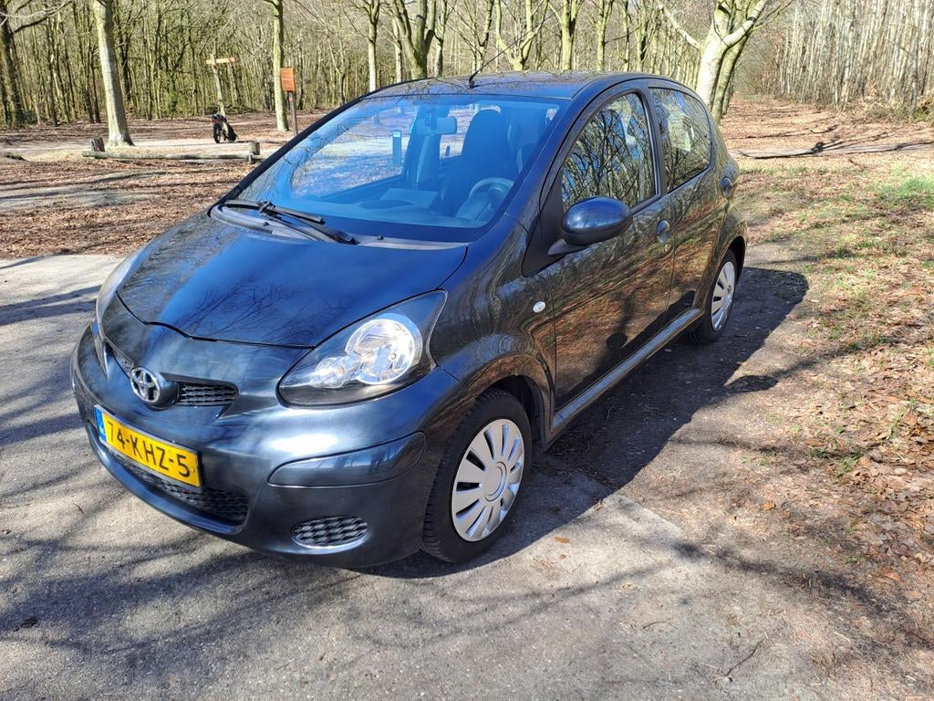 Toyota Aygo 1.0 12V Vvt-i 5DRS 2010 Grijs, Voorwielaandrijving, 4 stoelen, 68 pk, Origineel Nederlands